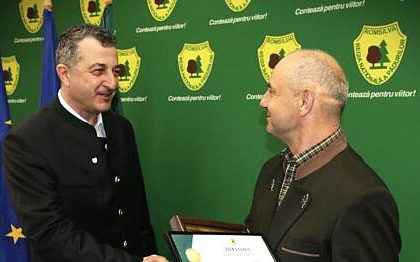 Romsilva a distins padurarul care a salvat cele doua minore in judetul Mures