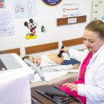 Salvati Copiii Romania si Fundatia OMV Petrom lanseaza concursul Primul pas spre sanatate 4 0 pentru dotarea a circa 60 de cabinete de medicina de familie din zonele rurale