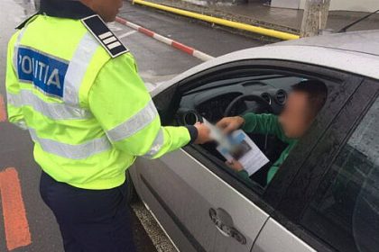 Sofer cu permisul suspendat prins in trafic de poliisti Barbatul a incercat sa ii dezinformeze oferind un nume fals