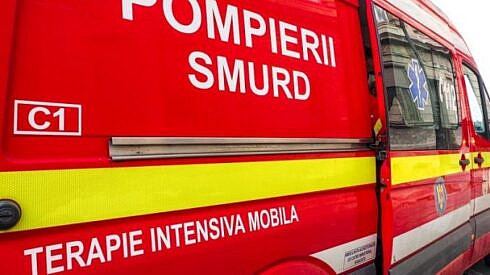 Sofer grav ranit dupa ce a facut un atac de sanatate la volan si a cadat cu masina in albia raului Nisipitu