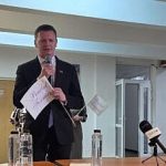 USV a organizat premierea fazei zonale a expozitiei concurs Penelul Fermecat Subprefectul Bogdan Pastrav Prin fiecare desen copiii ne au aratat cat de frumoasa este lumea vazuta prin ochii lor plina de culoare sinceritate speranta si vis