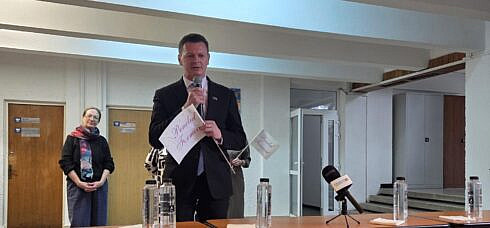 USV a organizat premierea fazei zonale a expozitiei concurs Penelul Fermecat Subprefectul Bogdan Pastrav Prin fiecare desen copiii ne au aratat cat de frumoasa este lumea vazuta prin ochii lor plina de culoare sinceritate speranta si vis
