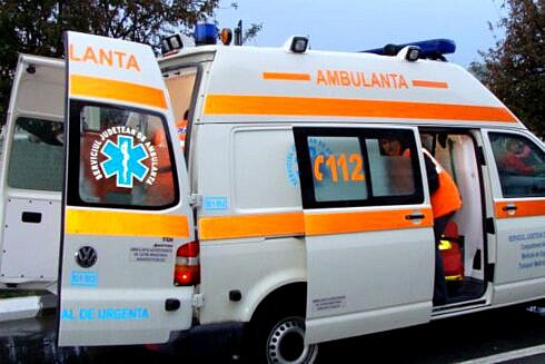 Un adolescent de 13 ani care a iesit cu bicicleta in viteza de pe un drum forestier s a ciocnit violent de o masina care circula legal