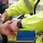 Un barbat din Suceava a condus fara permis timp de 18 ani fara sa fie prins de Politie A fost retinut acum beat la volan Permisul ii fusese anulat in 2008 tot din cauza conducerii sub influenta alcoolului