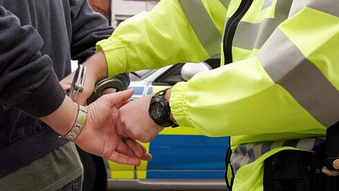 Un barbat din Suceava a condus fara permis timp de 18 ani fara sa fie prins de Politie A fost retinut acum beat la volan Permisul ii fusese anulat in 2008 tot din cauza conducerii sub influenta alcoolului