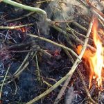 Un barbat din Vatra Moldovitei care incerca sa aprinda gunoaiele vegetale din curte s a autoincendiat din cauza alcoolului A ajuns la spital dupa doua saptamani in stare grava