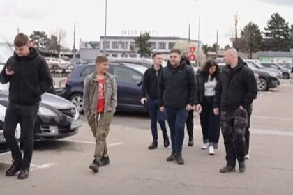 Un copil de 12 ani ramas fara mama sprijinit de tinerii social democrati din Suceava foto