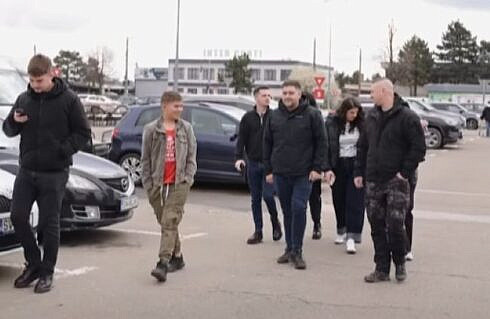 Un copil de 12 ani ramas fara mama sprijinit de tinerii social democrati din Suceava foto