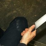 Un locuitor din Campulung care a consumat alcool alaturi de cumnatul sau l a acuzat pe acesta ca l a injunghiat cu un obiect taios