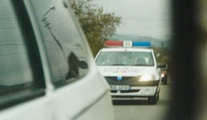 Un sofer cu permisul suspendat a fost arestat dupa ce a fost urmarit de poli tisti in comuna Veresti