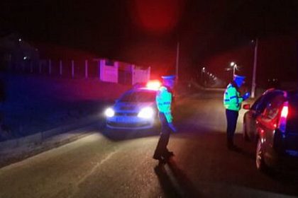 Un tanar de 18 ani a dus prietenele la plimbare cu masina de Paste si s a facut de ras cand a dat peste politisti