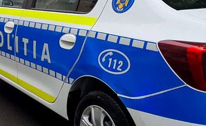 Un tanar din Fundu Moldovei a provocat o scandal dupa a doua zi de Paste A condus beat si fara permis masina cu numere false a unui prieten a tamponat un alt vehicul la Vatra Dornei dupa care a abandonat masina si a fugit