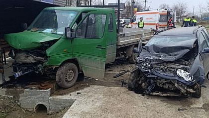accident grav in satul basarabi comuna preutesti cu doua persoane ranite foto