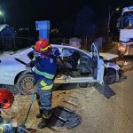 accident serios la vatra dornei un tanar in coma si alti doi raniti grav dupa ce autoturismul in care se aflau a intrat in coliziune cu un tir la ora 4 dimineata foto