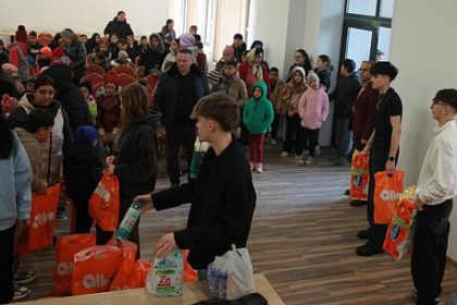 cadouri de paste pentru copiii din centrele de servicii sociale din falticeni si gura humorului in cadrul actiunii sarbatoarea invierii domnului isus hristos aduce mangaiere