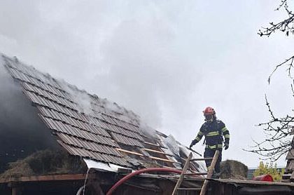 incendiu la o locuinta din ipotesti stins de voluntari si localnici