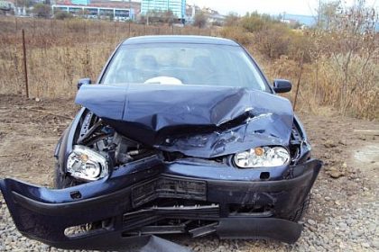 soferita de 30 de ani proiectata intr un panou publicitar de la marginea drumului de un sofer de 20 de ani care a lovit o cu un audi