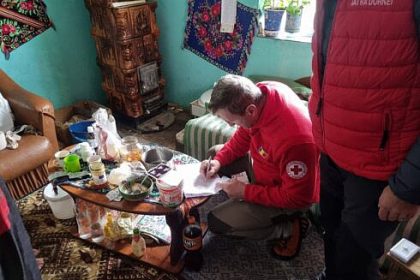 sprijin umanitar acordat de crucea rosie familiilor sarace din diverse localitati din judetul suceava foto