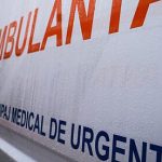 Adolescenta de 17 ani transportata in stare grava la spital dupa ce a sarit pe geam de la etajul patru al unui bloc din Suceava