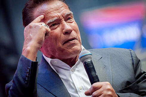 Arnold Schwarzenegger a implinit 79 de ani Nu uitati nu puteti sa urcati pe scara succesului cu mainile in buzunare