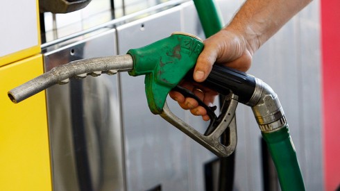 Romania are cea mai ieftina benzina din regiune Pana cand va ajunge statula la pompa