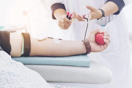 48 de persoane au donat sange pentru a salva viata unui angajat al ACET Suceava care si a amputat piciorul intr un utilaj Multumim tuturor celor care au raspuns acestui apel si au facut acest gest pentru Gabriel
