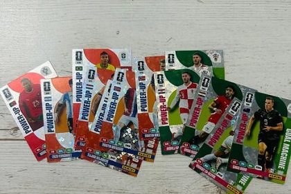 A comandat 50 de pachete cu jucatori de fotbal FIFA WORLD CUP si a primit 10 perechi de sosete negre fabricate in Turcia