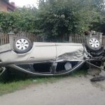 Accident cu cinci raniti cauzat de o soferita care nu s a asigurat la intrarea in curtea casei