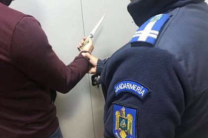 Agresat de tatal vitreg de 70 de ani un barbat de 53 de ani din Suceava si a gasit ajutorul nu la mama ci la politie