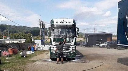 Amenda de 60000 de lei si suspendarea activitatii pentru o spalatorie auto care opera fara autorizatie de mediu
