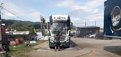 Amenda de 60000 de lei si suspendarea activitatii pentru o spalatorie auto care opera fara autorizatie de mediu