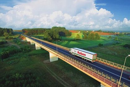 Analiza RABEN Camioanele percepe incetinirea economiei romanesti inainte de publicarea statisticilor Semnalele transmise de sectorul de transporturi