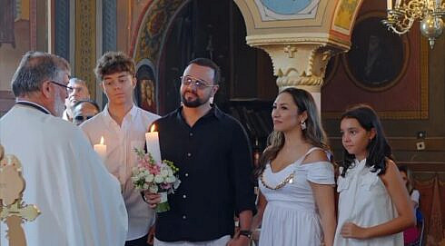 Andra si Maruata si au reinnoit juramitele la biserica dupa 18 ani de casnicie Au petrecut pana in zori alaturi de Holograf 3 Sud Est si Leo de la Rosiori