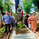Artisti de muzica populara in pelerinaj la Cimitirul Bellu organizat de Arhiepiscopia Sucevei si Radautilor FOTO