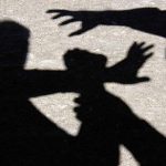 Barbat batut cu o sticla in cap de un consatean furios pentru ca nu i a platit o bere