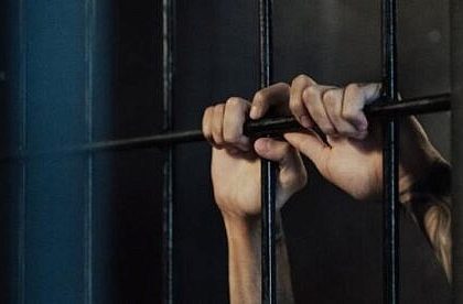 Brasovean reinut in arestul IPJ Suceava pentru ca a refuzat prelevarea de probe pentru determinarea alcoolemiei