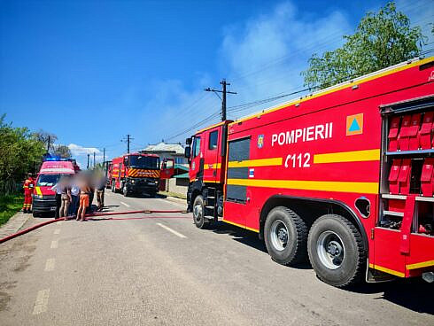 Bucatarie de vara partial distrusa de un incendiu in urma coacerii unor vinete de catre proprietar