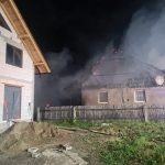 Casa distrusa de incendiu la Fratauii Vechi FOTO