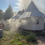 Cauza probabila a incendiului de la paraclisul Manastirii Sf Ilie a fost de natura electrica Au fost distruse inclusiv interiorul altarului si obiecte de cult foto
