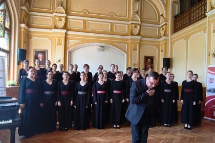 Consiliul Judetean Suceava ofera 30000 de lei pentru sustinerea participarii Coralei de fete Ciprian Porumbescu la o competitie internationala