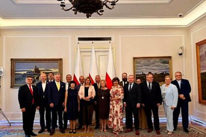 Deputatul Ghervazen Longher a reprezentat comunitatea poloneza din Romania la ceremonia organizata la un an de la investirea presedintelui Poloniei Karol Nawrocki foto