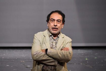 Dialogurile Teatrului Tineretului Piatra Neamt Dragos Buhagiar Spatiile trebuie sa ramana deschise nu in sensul usilor sau ferestrelor ci al gandirii