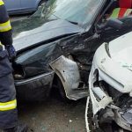 Doi soferi grabiti care au efectuat depasiri simultane au provocat un carambol in care a fost implicata si o a treia masina