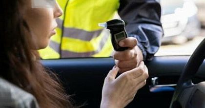 Dosar penal pentru o tanara de 22 de ani prinsa conducand sub influenta alcoolului