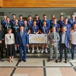 Echipa masculina de handbal a Universitatii Stefan cel Mare din Suceava campioana europeana universitara premiata de USV cu 80000 de lei in prezenta ministrului educatiei foto