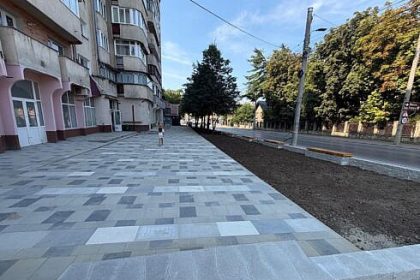 Esplanada din inima Burdujeniului a fost modernizata cu stil Primarul Rimbu Aspectul ei a dobandit un standard de estetica si modernizare