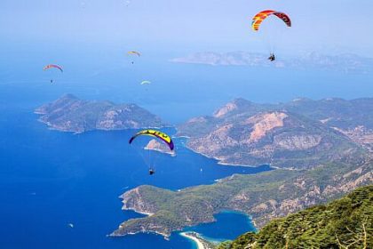 Fethiye privit de la 2000 de metri destinatia din Turcia unde aventura incepe in aer