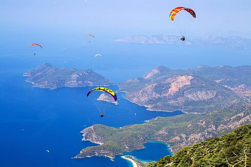Fethiye privit de la 2000 de metri destinatia din Turcia unde aventura incepe in aer