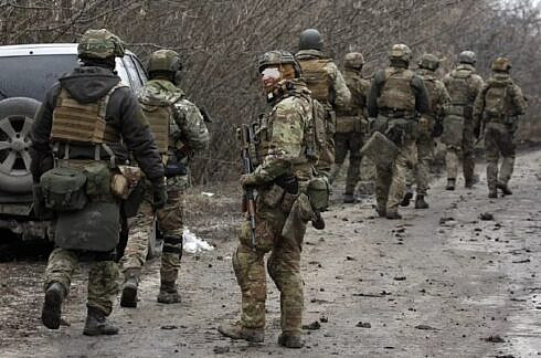 Foaie Verde de Bucovina atrage atentia asupra situatiei romanilor din Ucraina Exista deja sate in Ucraina unde tinerii barbati romani sunt rari sau aproape nu i intalnesti Au fost trimisi pe front unde au murit sau nu se mai stie aproape nimic de ei