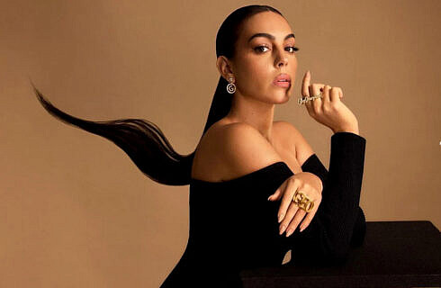 Georgina Rodriguez a stralucit la cununia cu Cristiano Ronaldo purtand bijuterii de peste 250 de carate de diamante Care este valoarea acestor bijuterii spectaculoase